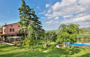  Bacialupo Bed&Breakfast  Монтекальво-Версиджа